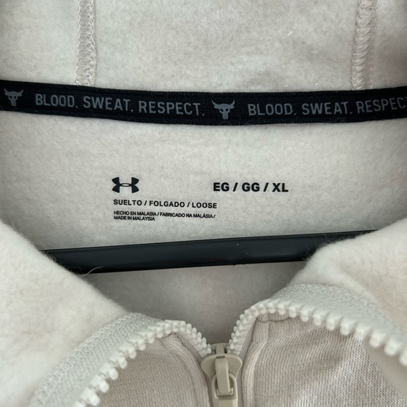 ⭐️Host Pick⭐️ HELLY HANSEN beige hoodie - Picture 4 of 6